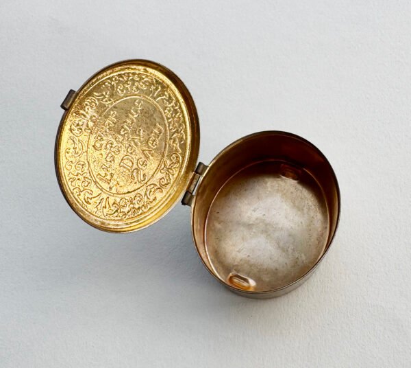 Customized oval metal pill box case