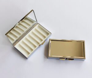 7 Day Pill Box-Metal7 sections-Retro Rectangle Pill Case